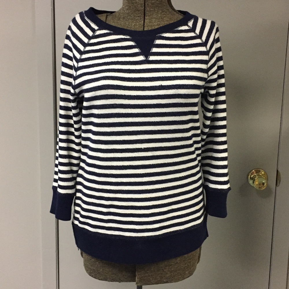 Stripe top with zippers on side!